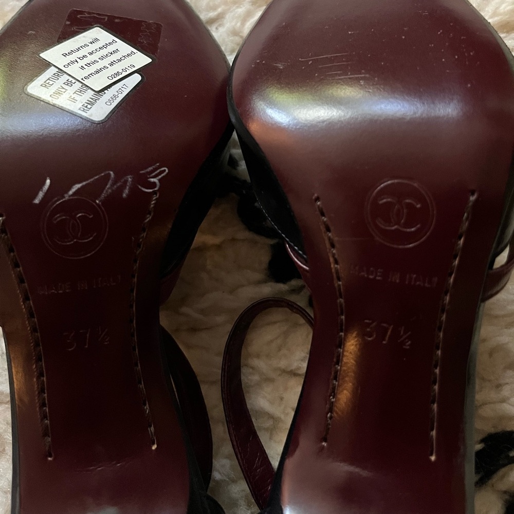 CHANEL Black and Burgundy Heels - Picture 4 of 6